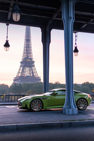 HXONE700 Eiffel Tower